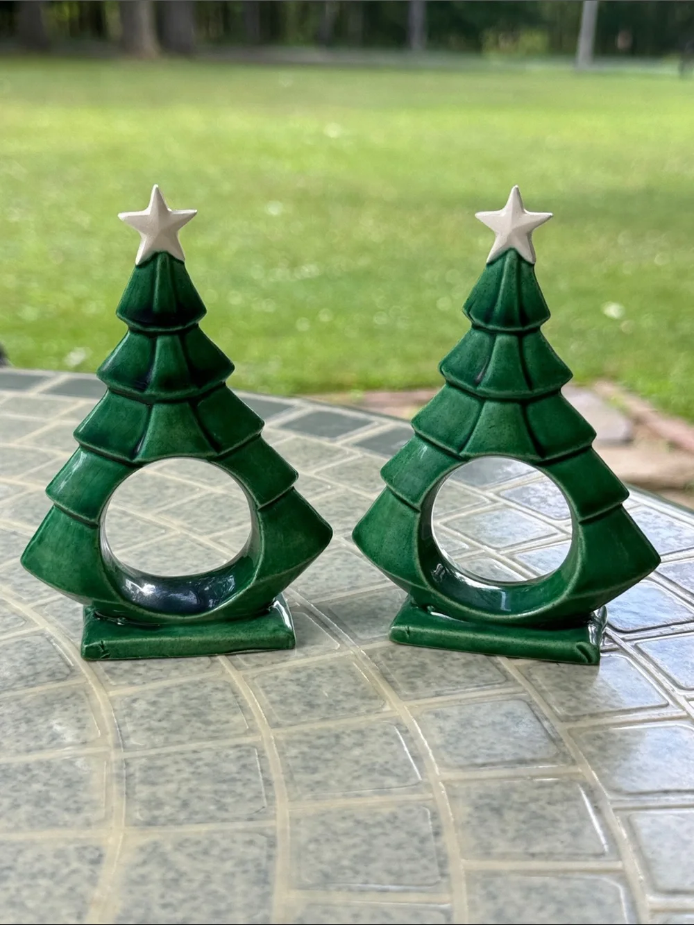 Green Ceramic Christmas Tree Napkin Rings Vintage 4.5” tall set of 2